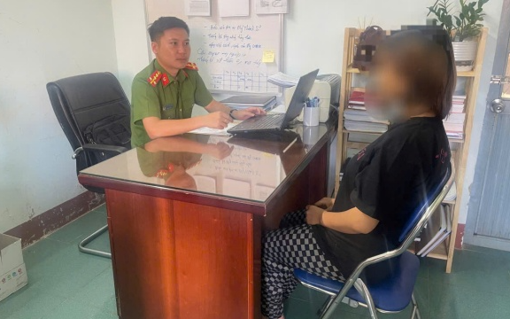 Chi tiết kỳ lạ vụ cô gái xin đi vệ sinh nhờ rồi sinh con, em bé không qua khỏi phía sau bồn cầu: Chủ nhà sững sờ