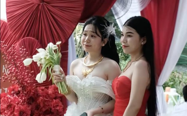 Toàn cảnh vụ cô dâu makeup 3,5 triệu nhưng bể nền, mang mặt mộc tiếp khách: Thợ trang điểm xin lỗi, nhưng vẫn quá ấm ức?