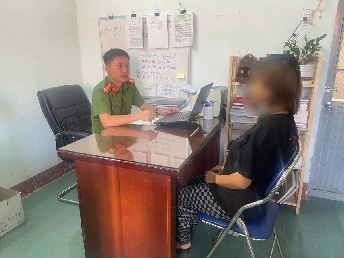 Vụ bé sơ sinh qua đời phía sau bồn cầu: Lời khai của người mẹ