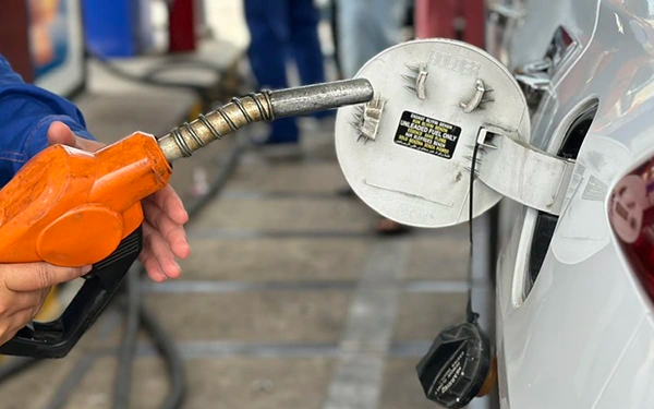 Giá xăng dầu hôm nay 13.5: Đồng loạt giảm