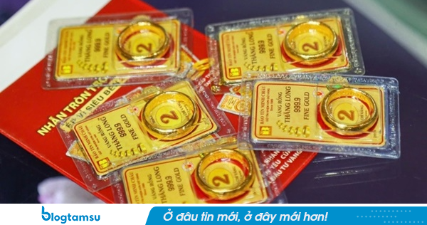 Giá vàng vừa có thêm đợt giảm mạnh, người mua lỗ nặng