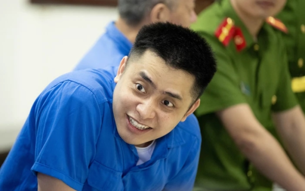 Phẫn nộ với nụ cười máu lạnh của  Bùi Đình Khánh trong phiên tòa ở Quảng Ninh