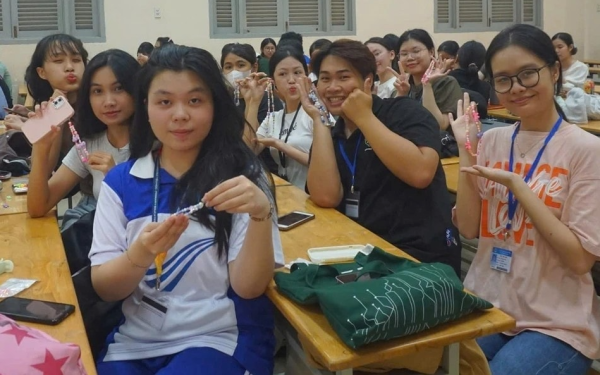 Mỗi sinh viên đang học đại học dưới 22 tuổi sẽ được nhận tiền 975.000/tháng, áp dụng từ nay 2026: Chi tiết những ai được hưởng, áp dụng tại địa phương nào?
