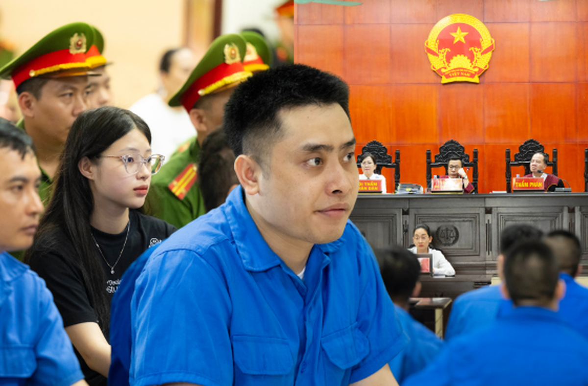 Toàn cảnh ngày đầu tiên phiên tòa sơ thẩm xét xử Bùi Đình Khánh cùng 18 đồng bọn: Thái độ gây chú ý của "trùm MT" cùng người yêu