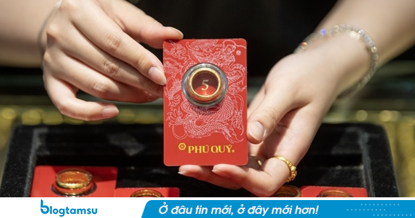 Giá vàng lao dốc, người mua ở đỉnh đã lỗ 30 triệu đồng/lượng