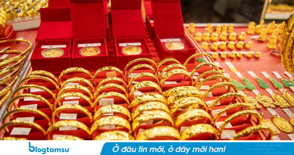 Giá vàng trong nước giảm không phanh