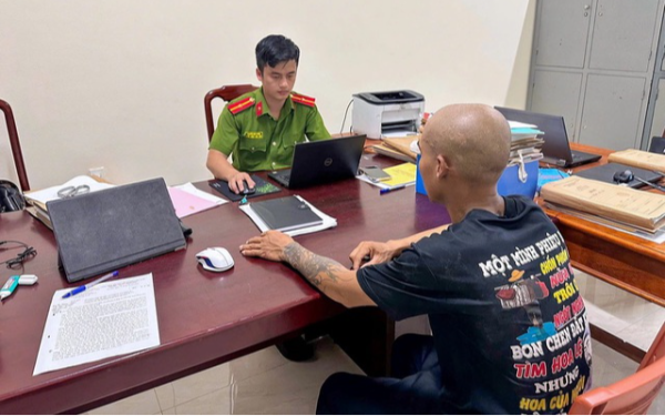 Danh tính người đàn ông livestream chửi bới, dọa đánh mẹ ruột