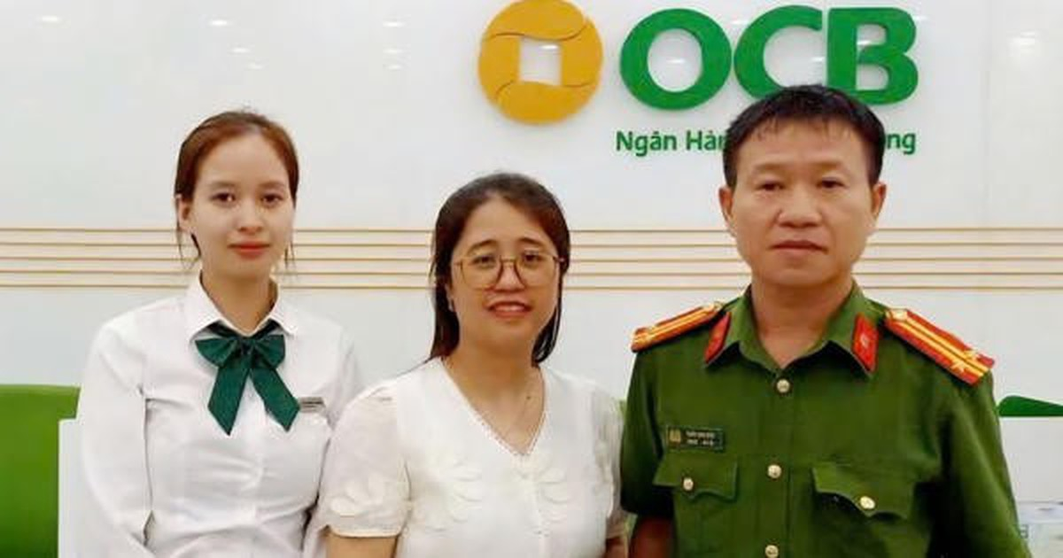 Người phụ nữ trình báo công an sau khi tài khoản ngân hàng bất ngờ nhận 400 triệu đồng