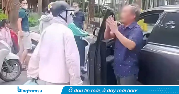 Vụ va chạm giao thông đang khiến cả MXH bức xúc: Chở theo con nhỏ mà người mẹ này đang làm cái gì thế này!