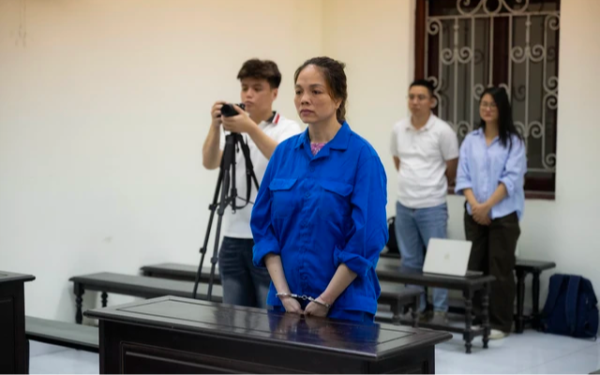 Người phụ nữ đánh hàng xóm tại hành lang chung cư ở Hà Nội: Lý do được trả tự do ngay tại tòa