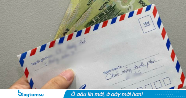 Lấy chồng cùng công ty, bóc phong bì mừng cưới của đồng nghiệp, tôi sững người