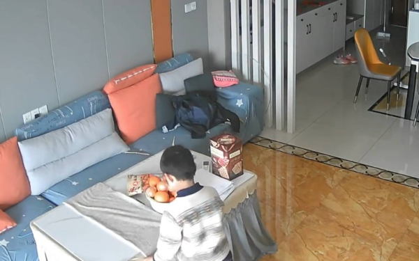 Những hình ảnh khiến ai nấy bàng hoàng khi lắp camera trong nhà