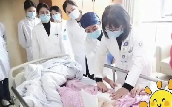 Ớn lạnh 6 mảnh dao lam sắc nhọn được lấy ra từ cơ thể 1 nữ bệnh nhân
