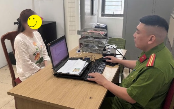 Công an Hà Nội xử lý người phụ nữ chửi bới, hành hung tài xế ô tô sau va chạm giao thông
