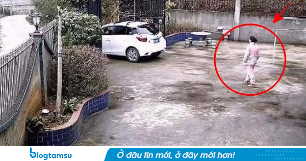 Tiễn chồng đi làm ăn xa với thái độ lạnh nhạt, ông xã check camera thấy hành động sau đó của người vợ khiến ai cũng đau lòng