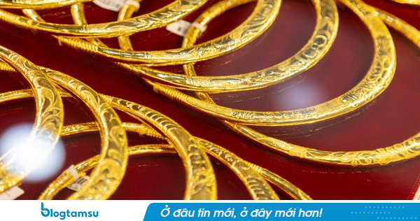 Thị trường vàng sáng 21/5: Vàng thế giới bật tăng mạnh, trong nước neo ở vùng đáy trước giờ mở cửa