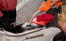 Chính thức khai tử xăng RON95 từ 1/6: Người đi xe máy đời cũ phải biết điều này để tránh mất tiền