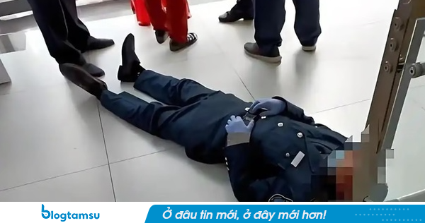 Bảo vệ ngã quỵ rồi qua đời do không có điều hòa, công ty nói tại đi làm sớm, không bồi thường