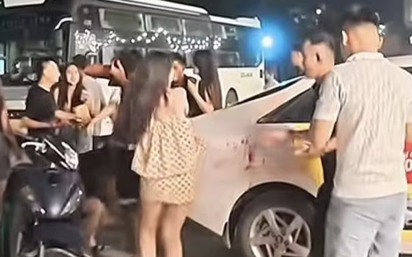 Tình trạng hiện tại của thanh niên bị ô tô cán qua chân ở Nghệ An sau khi được đưa đi cấp cứu