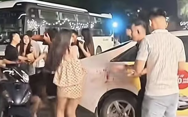 Tình tiết mới vụ lái ô tô cán người ở Nghệ An: Tài xế và nhóm liên quan đối diện trách nhiệm hình sự nào?