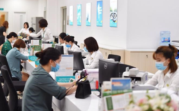 Kiểm tra sao kê ngân hàng, nhiều người bất ngờ phát hiện giao dịch từ 100.000 đồng bị trừ thêm 10.000 đồng tiền phí