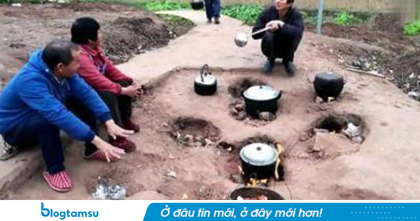 Bí ẩn ngôi làng có lửa cháy trên mặt đất gần 70 năm, mưa rơi không tắt, dân làng mang nồi ra giữa đường nấu ăn