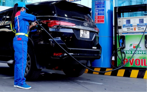 Dân mạng đua nhau "rung lắc xe" sau ý kiến về xăng E10 của PGS.TS Đỗ Văn Dũng