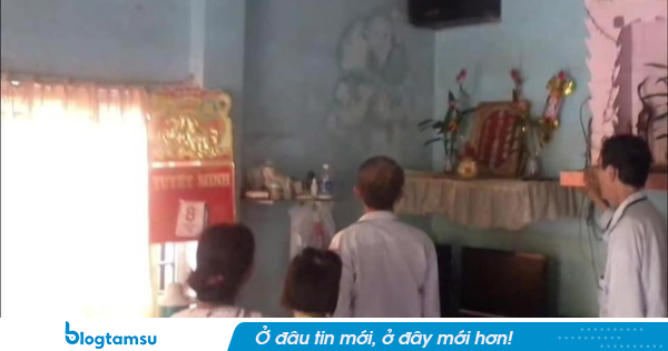 Sững sờ khi phóng to hết cỡ vết thấm nước trong nhà