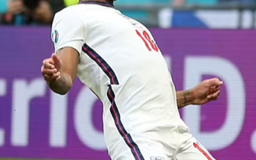 Ngôi sao bóng đá Raheem Sterling bị bắt giữ vì nghi vấn lái xe sử dụng ma tuý gây tai nạn