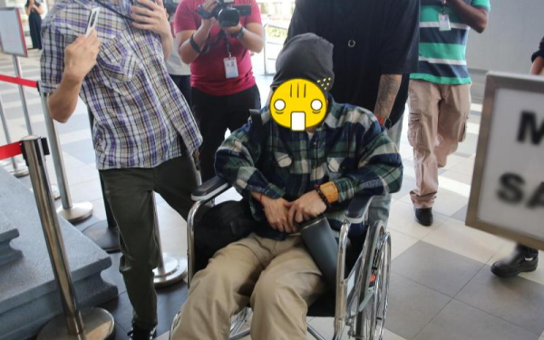 Rúng động: Rapper N. bị bắt vì ma túy, lộ ảnh ngồi xe lăn đi cấp cứu, tuyệt vọng van xin cơ hội làm lại cuộc đời