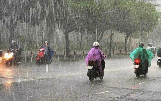 Dự báo mưa lớn cục bộ, lốc, sét, mưa đá, gió giật mạnh ở khu vực Bắc Bộ và Trung Bộ