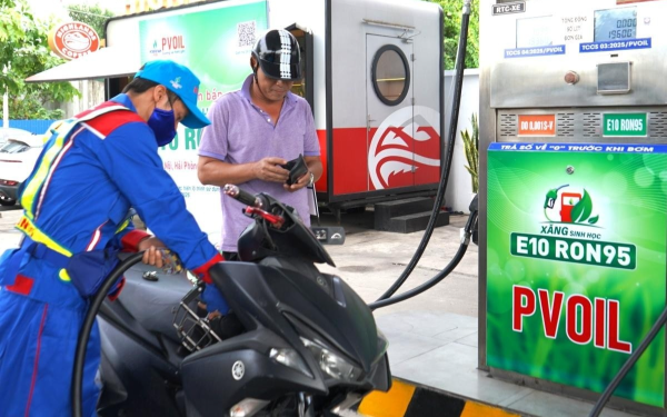 Xe hỏng vì xăng E10, ai sẽ phải chịu trách nhiệm?