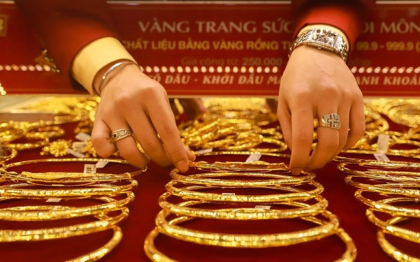 Cập nhật giá vàng SJC, BTMC, BTMH, DOJI, Phú Quý ngày cuối cùng của tháng 5: Không biết nên vui hay buồn