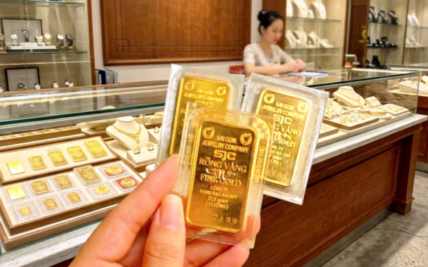 Giá vàng hôm nay 1/6: Lao dốc, "bốc hơi" hơn 33 triệu đồng từ mức đỉnh lịch sử