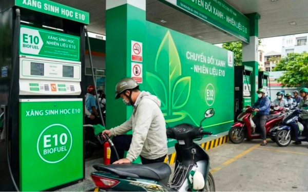 Phó Thủ tướng Thường trực Phạm Gia Túc yêu cầu bảo đảm nguồn cung, chất lượng và quyền lợi người tiêu dùng khi chuyển đổi sang xăng E10