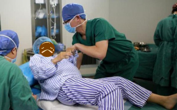 Mẹ 33 tuổi đột nhiên ho khi sinh con rồi nhắm mắt mãi mãi sau 5 phút