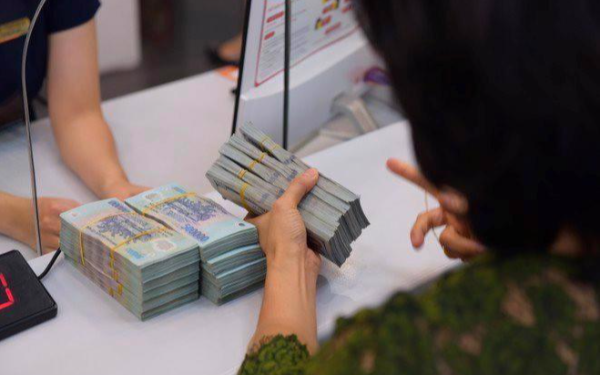 Cơ quan Thuế yêu cầu Vietcombank, Agribank, VietinBank... trích tiền từ tài khoản ngân hàng của loạt người có tên sau
