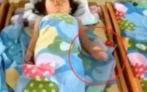 Bé gái vốn không ngủ trưa ở trường bất ngờ ngủ rất ngoan, người mẹ xem lại camera lớp học rồi bật khóc vì sự thật phía sau