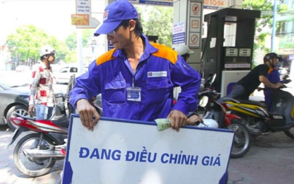 Từ 15h chiều nay: Giá xăng E5 lao dốc, dầu diesel và mazut đồng loạt hạ giá