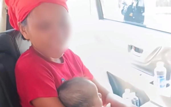 Cập nhật MỚI NHẤT về vụ người mẹ dắt 2 con nhỏ đi bộ giữa trời nắng 40 độ: Đồng ý lên taxi về quê