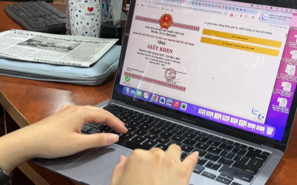 Công an TPHCM cảnh báo phụ huynh thích khoe giấy khen lên mạng