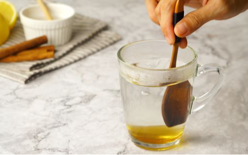 Người phụ nữ uống nước pha mật ong suốt 1 năm, đi khám sức khỏe bác sĩ bất ngờ hỏi: 