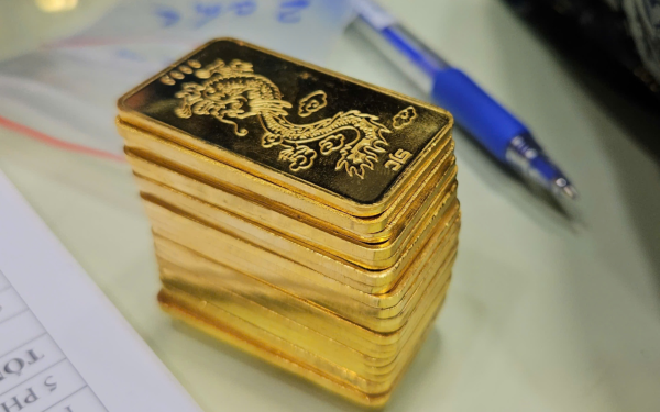 Người mua vàng lỗ 32,5 triệu đồng trong 3 tháng