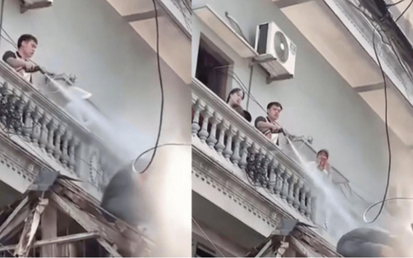 Công an vào cuộc xác minh video người đàn ông cầm vòi xịt nước vào thợ tháo dỡ công trình đang ngồi trên mái nhà ở Hà Nội