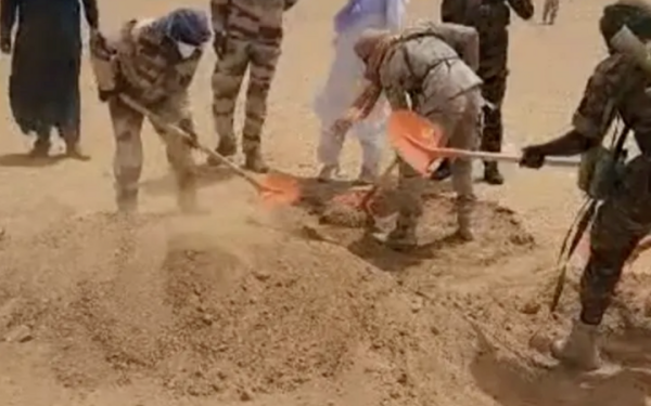 Thảm kịch gần 50 người chết khát khi xe tải hỏng giữa sa mạc Sahara