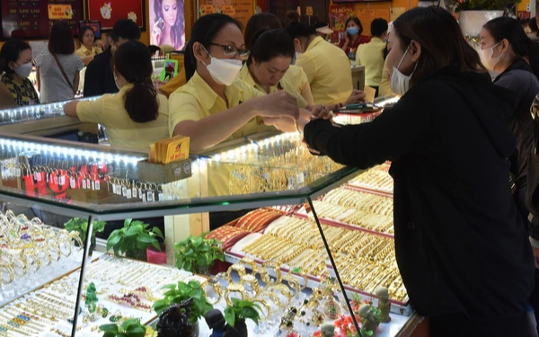 Giá vàng hôm nay 5/6: Vàng SJC, nhẫn 9999, DOJI, PNJ, BTMC, Phú Quý mất giá thảm hại, dân ‘đu đỉnh’méo mặt