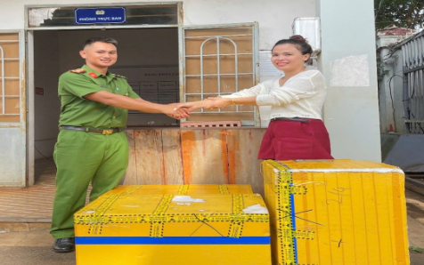 Nhặt được 3 thùng xốp khả nghi, người đàn ông ở Gia Lai lập tức báo công an: Bất ngờ với thứ bên trong thùng