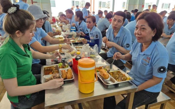 Bộ Tài chính nói gì về việc tiền ăn trưa vượt 1,2 triệu đồng có thể bị tính thuế TNCN