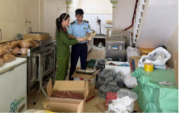 Khởi tố giám đốc công ty sản xuất nem chua rán Nguyễn Sĩ Phương SN 1975