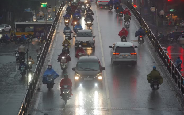 Không khí lạnh tràn xuống từ tối 8/6, miền Bắc chuyển mát, nhiều nơi có mưa rất to